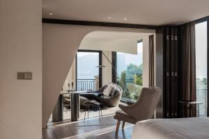 Cicer Cliff Lake View Villa 汐色海东方悬崖海景别墅
