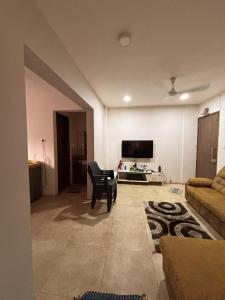 Everyplace is FULL of Everything