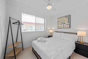 Stylish 3BRM Apt near Gabba with Free Parking & WiFi