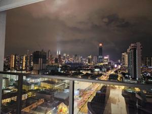 Stunning Pool & the City - 1 mrt stop to TRX