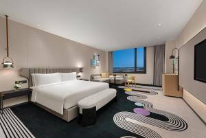 Holiday Inn Shanghai Pudong Airport, an IHG Hotel