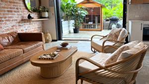 Catalyst Retreat - Stylish, Pets, Accessible, Sauna