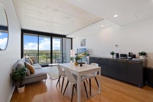 Chic 1-Bed Apartment Near Canberras Bustling CBD
