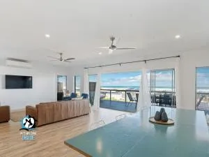 Ultimate in Middleton Coastal Style with Views Sleeps 10 - Middleton