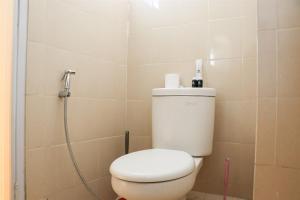 Best Strategic 2BR Apartment at Green Palm Residence By Travelio