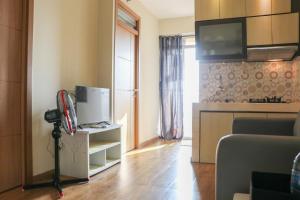 Best Strategic 2BR Apartment at Green Palm Residence By Travelio