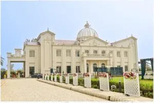 Rajwada Hotel and Resort - بريلي