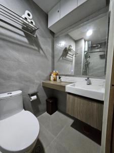 Modern Condotel 2BR near MOA