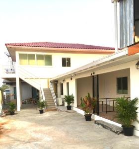 Pin bupbha ปิ่นบุบผา