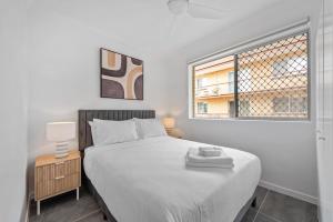 Spacious 3BRM Close to Gabba with Car Park & WiFi