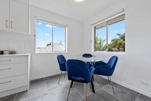 Spacious 3BRM Close to Gabba with Car Park & WiFi