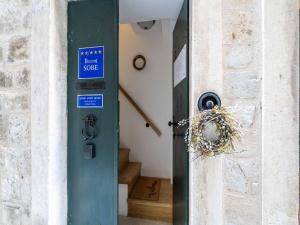 Guest House Lumin - Studio Apartment with City View Third Floor BR4