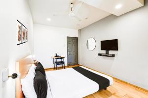 Super Collection O OMR Perungudi Thiruvanmiyur Beach