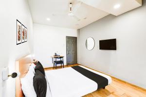 Super Collection O OMR Perungudi Thiruvanmiyur Beach