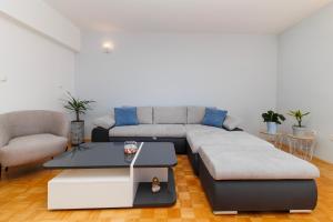 Peninsula Magical View by Belmont Realty