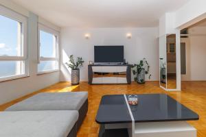 Peninsula Magical View by Belmont Realty