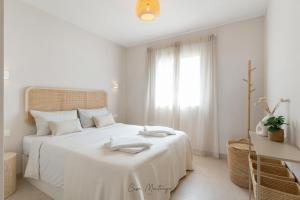 Apartamento de Diseño Reformado con Piscina y Jardín