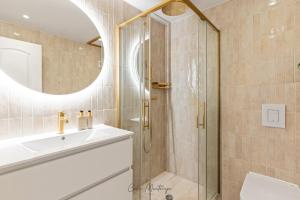 Apartamento de Diseño Reformado con Piscina y Jardín