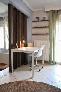 Gregs Cozy Apartment, up to 4 guests in Kalamaria