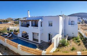Daphnes Place - Private Villa with Pool in Naxos