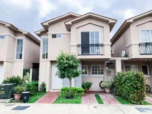 Casa Brisana con piscina, 3 dormitorios, Aurora - Daule