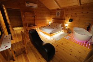 أكواخ البحيرات