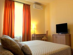 Deluxe Triple Room room in Villa Rosita