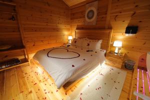 أكواخ البحيرات