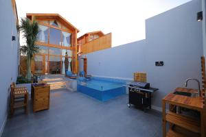 أكواخ البحيرات