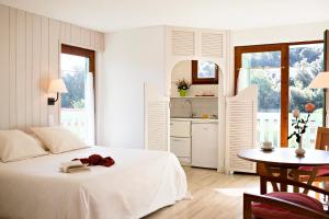 Hotels La Pinede : photos des chambres