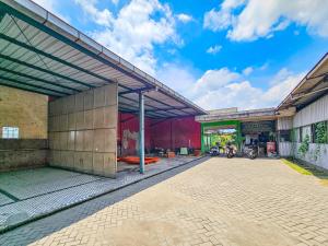 RedDoorz Syariah near Stadion Merdeka Jombang