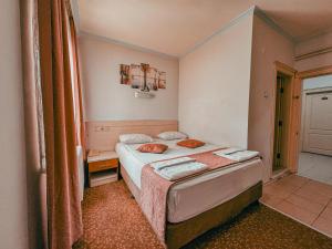 Single Room with Bathroom room in Oreko Express