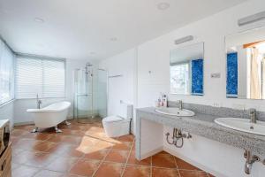 long warmth Pool Villa