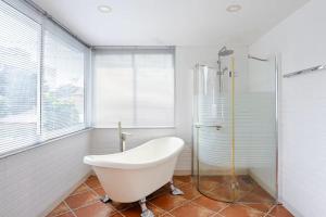 long warmth Pool Villa