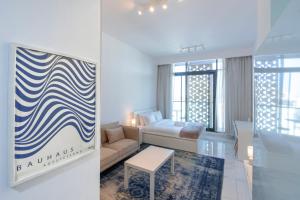 Vibrant Studio with Gym Access