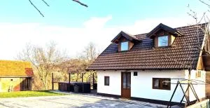 Hižica v plavem trnacu 1 - Podgorje