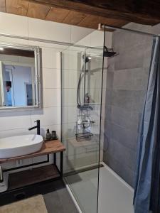 Hižica v plavem trnacu 1