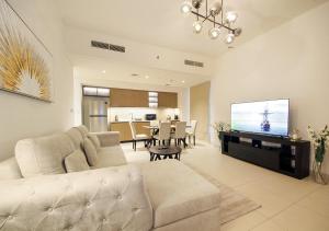Upscale2BR in Burj Crown Pool,Gym & Stunning Views
