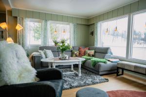 Fredfullt hus ved Oksfjordvannet