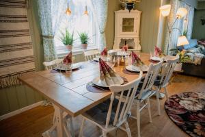 Fredfullt hus ved Oksfjordvannet