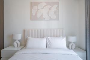 Full Luxury in this 2 Bedroom with Skycraper Views