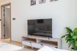 Peace and Tranquility in this 1 Bedroom in JVC