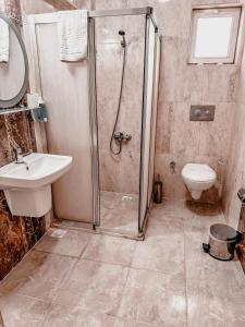 Standard Triple Room with Bathroom room in Oreko Express