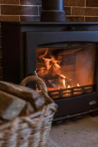 Rosebank Cottage - Hot Tub & Log Stove