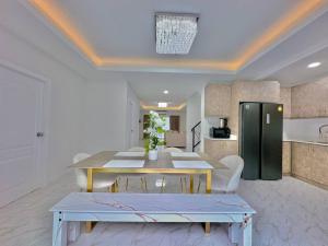 Tagvilla Bongkot Pool Villa in Pattaya 4 Bedroom