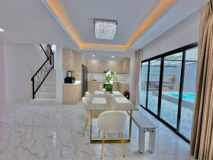 Tagvilla Bongkot Pool Villa in Pattaya 4 Bedroom