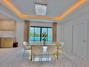 Tagvilla Bongkot Pool Villa in Pattaya 4 Bedroom