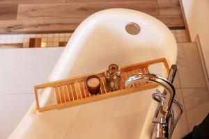 Landhaus Trinis - Kleine Kaffee Tee Theke mit Kühlschrank - Parkplatz