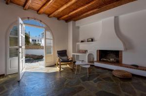 Plane Tree Villa in Parikia