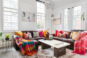 EcoCrest-Superior 2 Bedroom 2 Bath - Free Parking - Sleeps 5